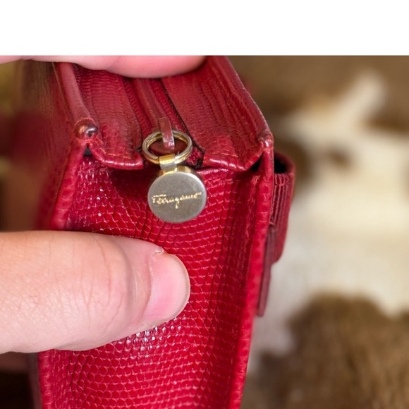 Vintage Salvatore Ferragamo Red Vara Bow Leather Clutch - Picture 4 of 10